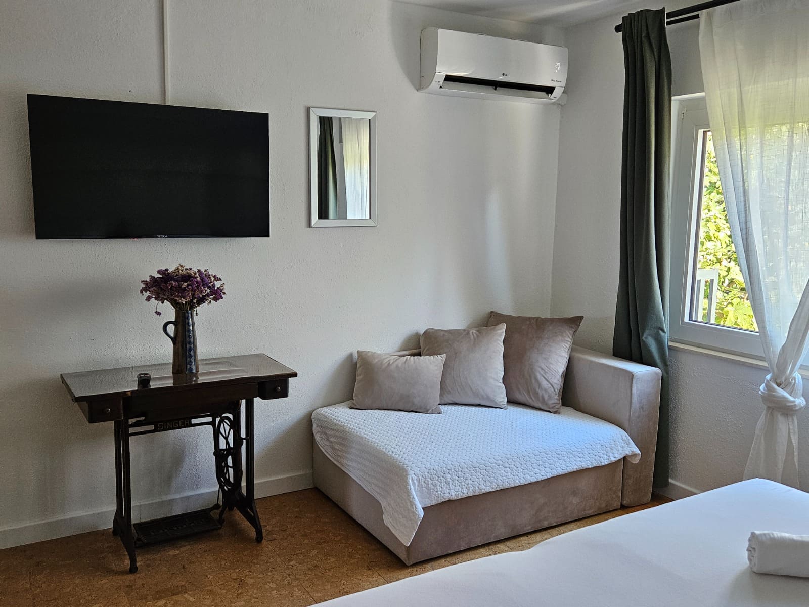 Sea Land apartment dining area